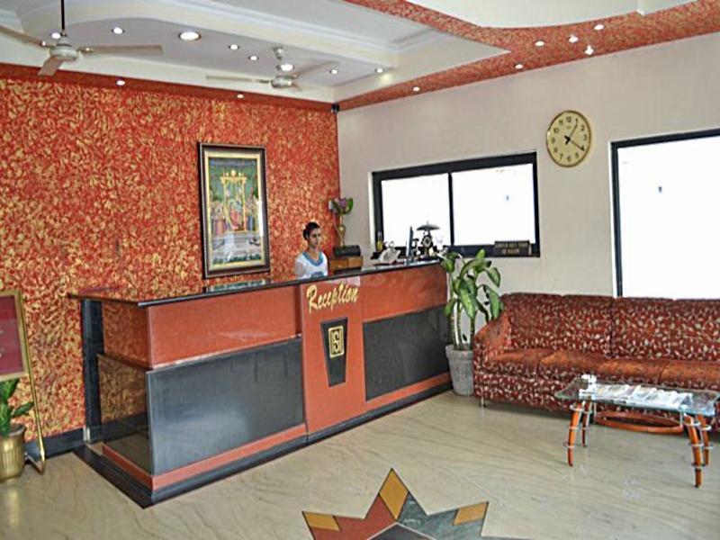 Oyo 26602 Hotel Shubham Dehradun Buitenkant foto